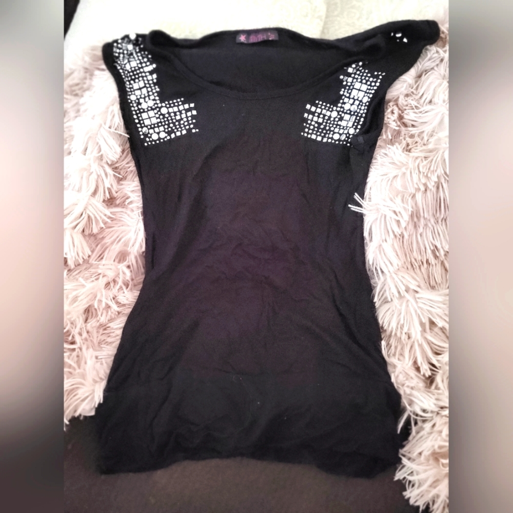 Sleevless detail top